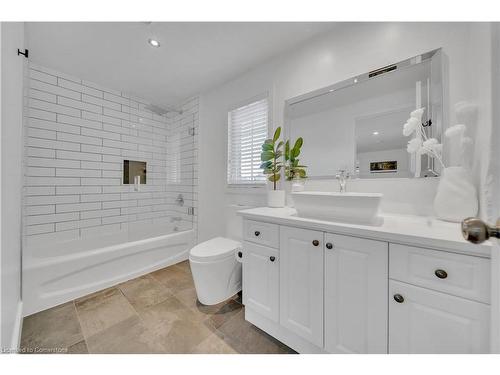 15 Yarrow Court, Kitchener, ON - Indoor Photo Showing Bathroom