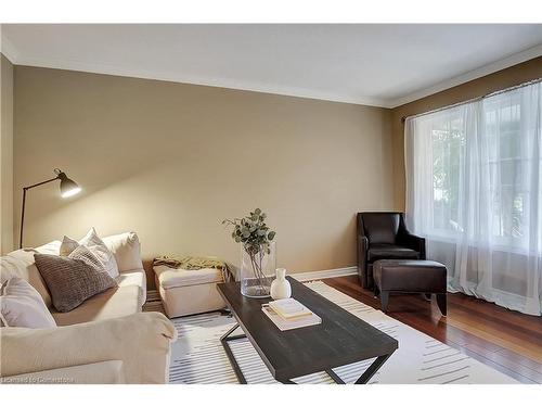 127 Rush Meadow Street, Kitchener, ON - Indoor Photo Showing Living Room