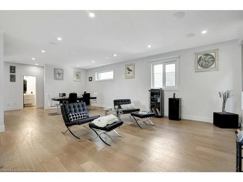 2208 Red Thorne Avenue, London, ON - Indoor Photo Showing Living Room