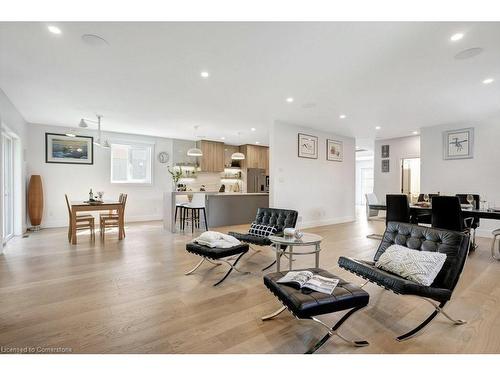 2208 Red Thorne Avenue, London, ON - Indoor Photo Showing Living Room