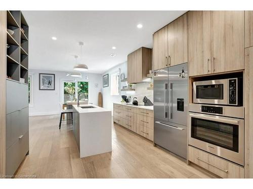 2208 Red Thorne Avenue, London, ON - Indoor Photo Showing Kitchen