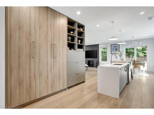 2208 Red Thorne Avenue, London, ON - Indoor Photo Showing Kitchen