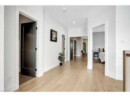 2208 Red Thorne Avenue, London, ON - Indoor Photo Showing Laundry Room