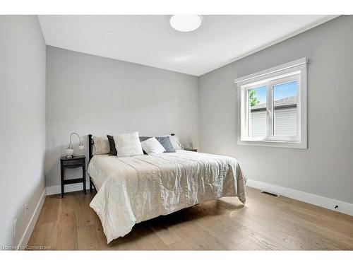 2208 Red Thorne Avenue, London, ON - Indoor Photo Showing Bedroom