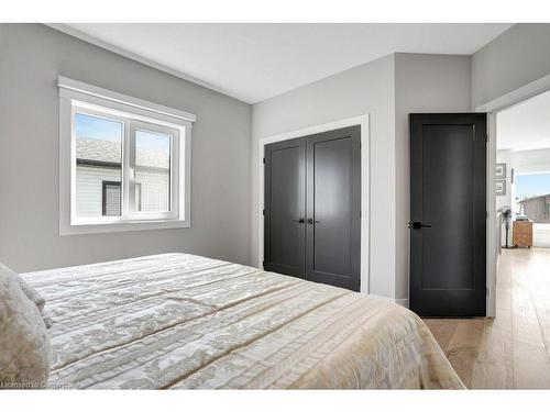 2208 Red Thorne Avenue, London, ON - Indoor Photo Showing Bedroom