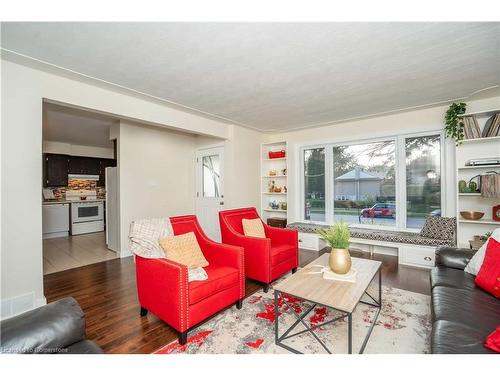 10 Wilkins Drive, Kitchener, ON - Indoor Photo Showing Living Room