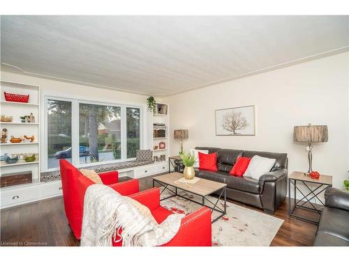 10 Wilkins Drive, Kitchener, ON - Indoor Photo Showing Living Room