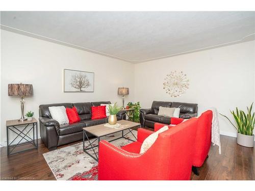 10 Wilkins Drive, Kitchener, ON - Indoor Photo Showing Living Room