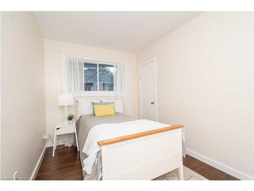 10 Wilkins Drive, Kitchener, ON - Indoor Photo Showing Bedroom