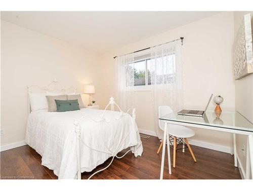 10 Wilkins Drive, Kitchener, ON - Indoor Photo Showing Bedroom