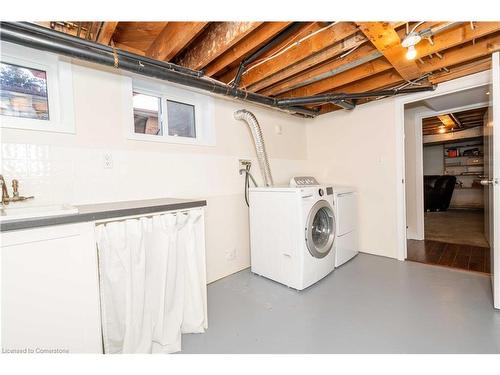 10 Wilkins Drive, Kitchener, ON - Indoor Photo Showing Laundry Room