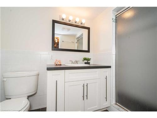 10 Wilkins Drive, Kitchener, ON - Indoor Photo Showing Bathroom