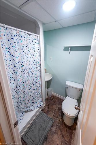 16 Hungerford Road, Cambridge, ON - Indoor Photo Showing Bathroom