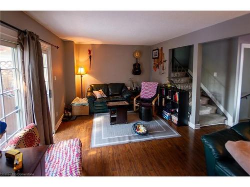 16 Hungerford Road, Cambridge, ON - Indoor Photo Showing Living Room