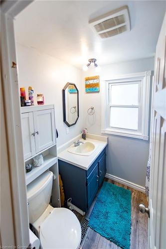 16 Hungerford Road, Cambridge, ON - Indoor Photo Showing Bathroom