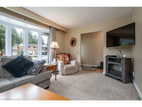 69 Glen Park Crescent, Kitchener, ON - Indoor Photo Showing Living Room