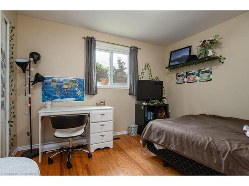 69 Glen Park Crescent, Kitchener, ON - Indoor Photo Showing Bedroom