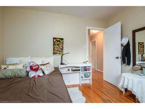 69 Glen Park Crescent, Kitchener, ON - Indoor Photo Showing Bedroom