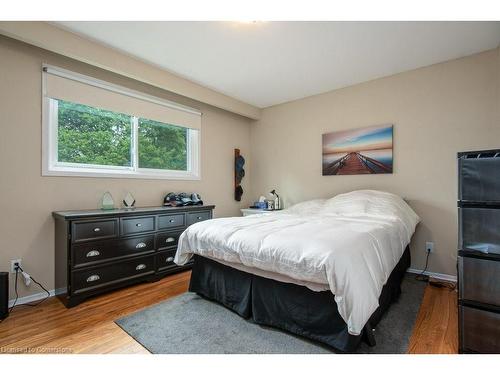 69 Glen Park Crescent, Kitchener, ON - Indoor Photo Showing Bedroom