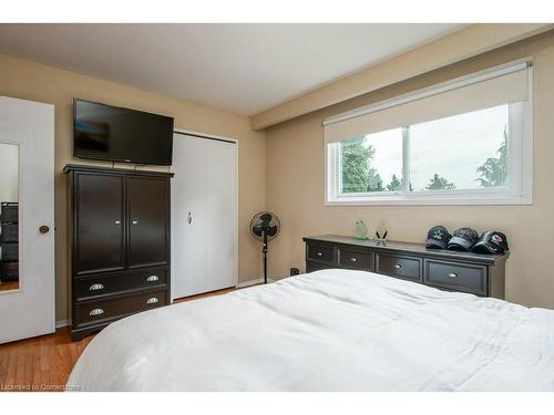 69 Glen Park Crescent, Kitchener, ON - Indoor Photo Showing Bedroom