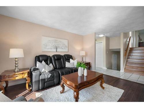 158 The Country Way, Kitchener, ON - Indoor Photo Showing Living Room