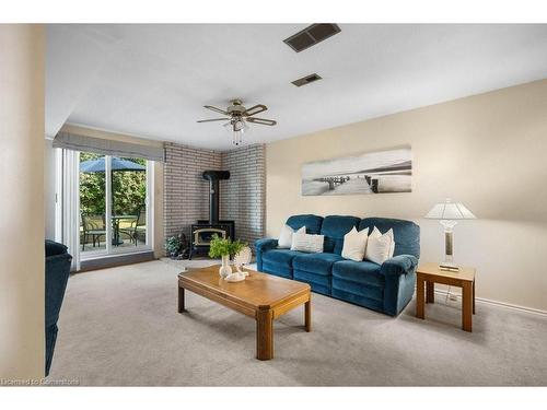 158 The Country Way, Kitchener, ON - Indoor Photo Showing Living Room