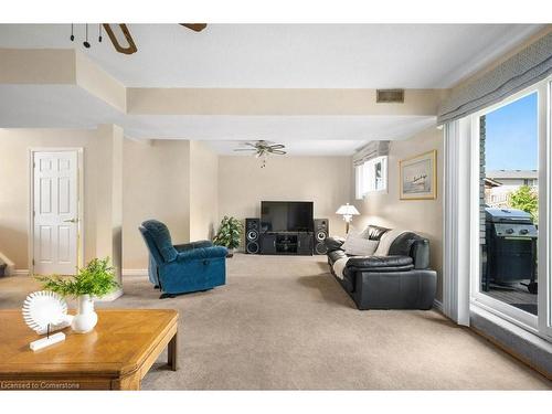 158 The Country Way, Kitchener, ON - Indoor Photo Showing Living Room