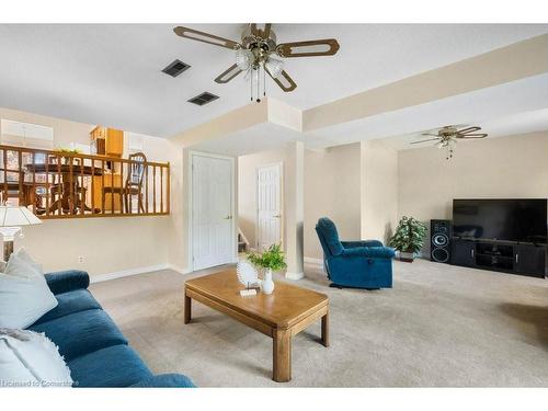 158 The Country Way, Kitchener, ON - Indoor Photo Showing Living Room