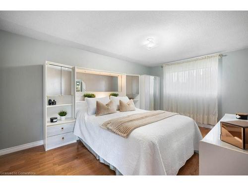 158 The Country Way, Kitchener, ON - Indoor Photo Showing Bedroom