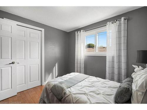 158 The Country Way, Kitchener, ON - Indoor Photo Showing Bedroom