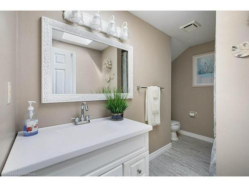 158 The Country Way, Kitchener, ON - Indoor Photo Showing Bathroom