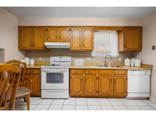 158 The Country Way, Kitchener, ON - Indoor Photo Showing Kitchen With Double Sink