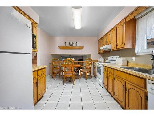 158 The Country Way, Kitchener, ON - Indoor Photo Showing Kitchen With Double Sink