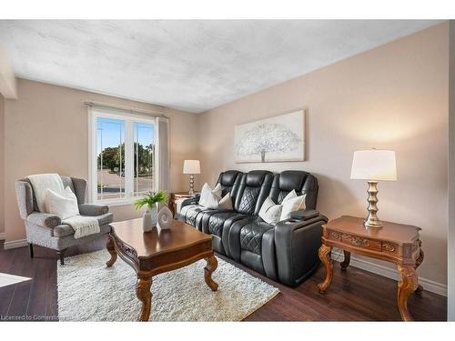 158 The Country Way, Kitchener, ON - Indoor Photo Showing Living Room