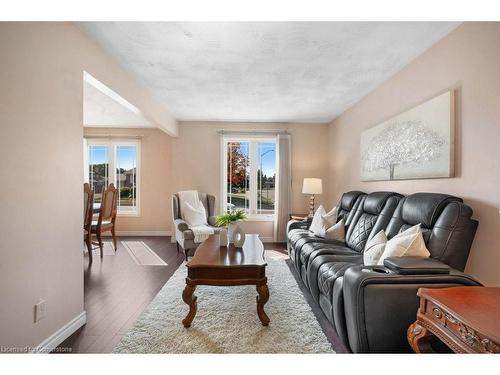 158 The Country Way, Kitchener, ON - Indoor Photo Showing Living Room