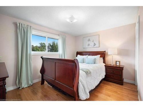 158 The Country Way, Kitchener, ON - Indoor Photo Showing Bedroom