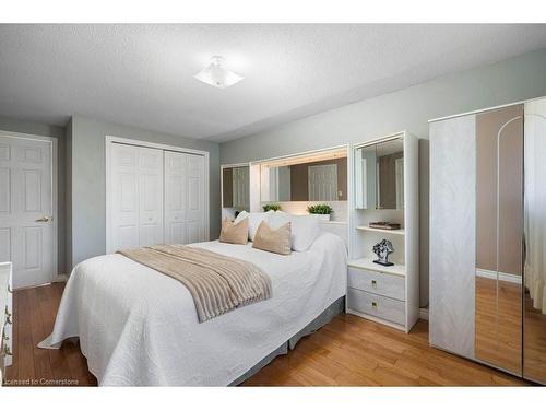 158 The Country Way, Kitchener, ON - Indoor Photo Showing Bedroom