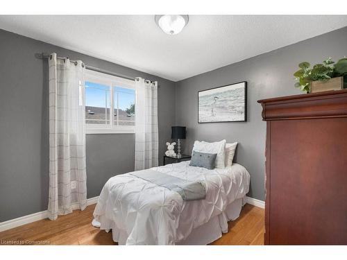 158 The Country Way, Kitchener, ON - Indoor Photo Showing Bedroom