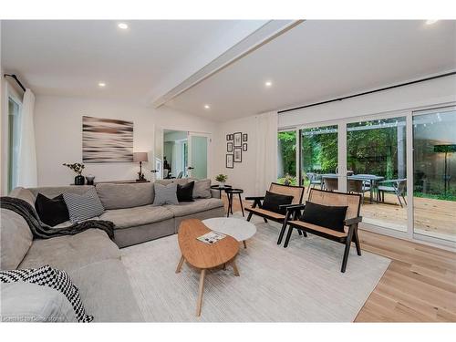 39 Newman Drive, Cambridge, ON - Indoor Photo Showing Living Room