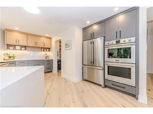 39 Newman Drive, Cambridge, ON - Indoor Photo Showing Kitchen With Upgraded Kitchen