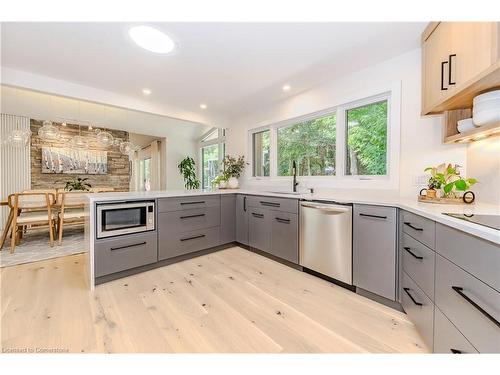 39 Newman Drive, Cambridge, ON - Indoor Photo Showing Kitchen