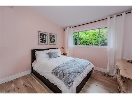 39 Newman Drive, Cambridge, ON - Indoor Photo Showing Bedroom