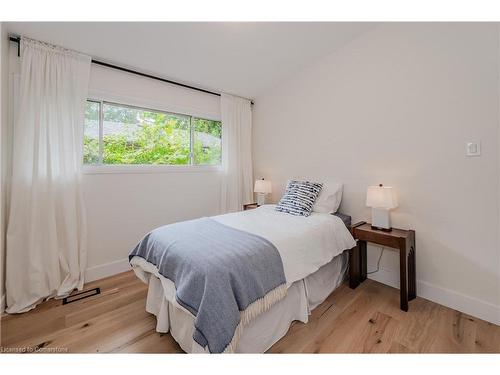 39 Newman Drive, Cambridge, ON - Indoor Photo Showing Bedroom