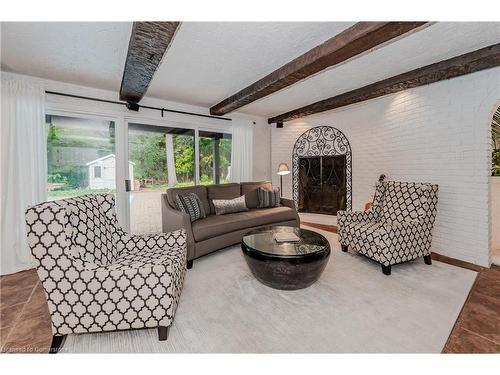 39 Newman Drive, Cambridge, ON - Indoor Photo Showing Living Room