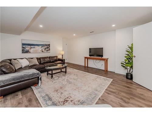 39 Newman Drive, Cambridge, ON - Indoor Photo Showing Living Room