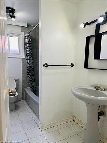 63 Old Carriage Drive, Kitchener, ON - Indoor Photo Showing Bathroom