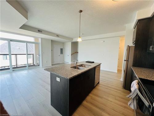 14-142 Foamflower Place, Waterloo, ON - Indoor Photo Showing Kitchen With Double Sink