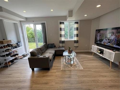 B-256 Tall Grass Crescent, Kitchener, ON - Indoor Photo Showing Living Room