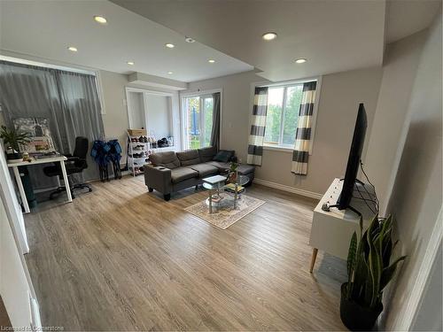 B-256 Tall Grass Crescent, Kitchener, ON - Indoor Photo Showing Living Room