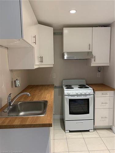 B-256 Tall Grass Crescent, Kitchener, ON - Indoor Photo Showing Kitchen